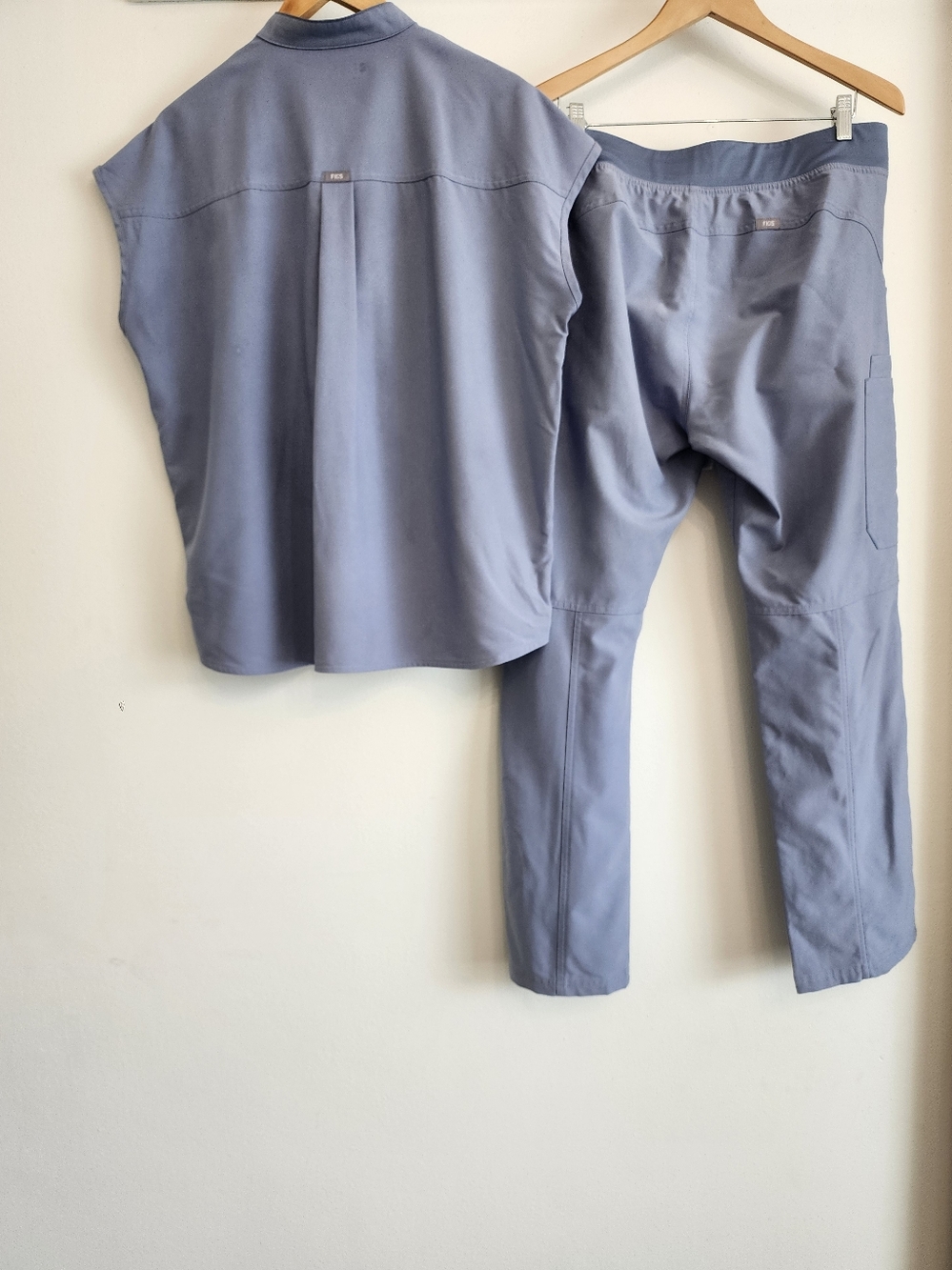 FIGS Vapor Blue Space Dye Rafaela Top & Kade Cargo Pant Scrub Set Size Large - Picture 3 of 15